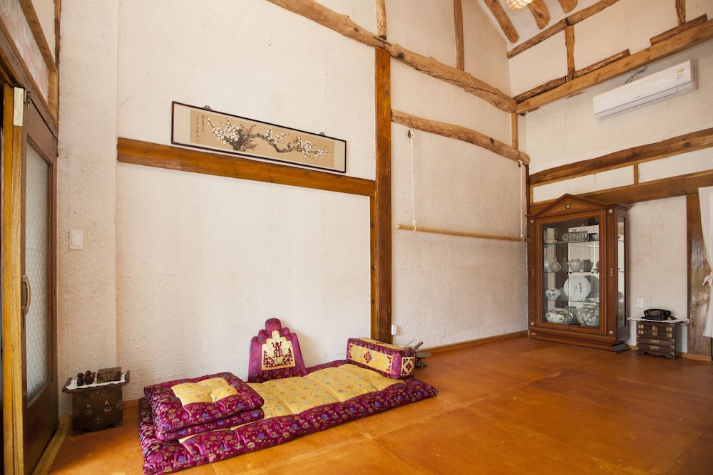 The Hanok 6/100