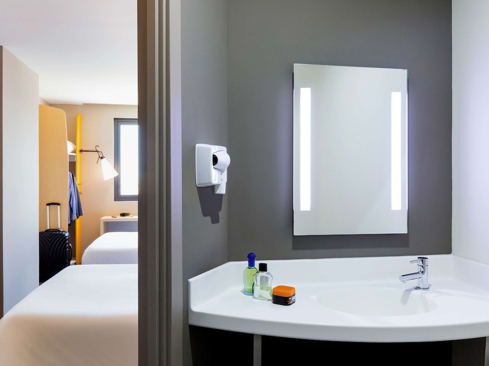 Ibis Tijuana 48/50