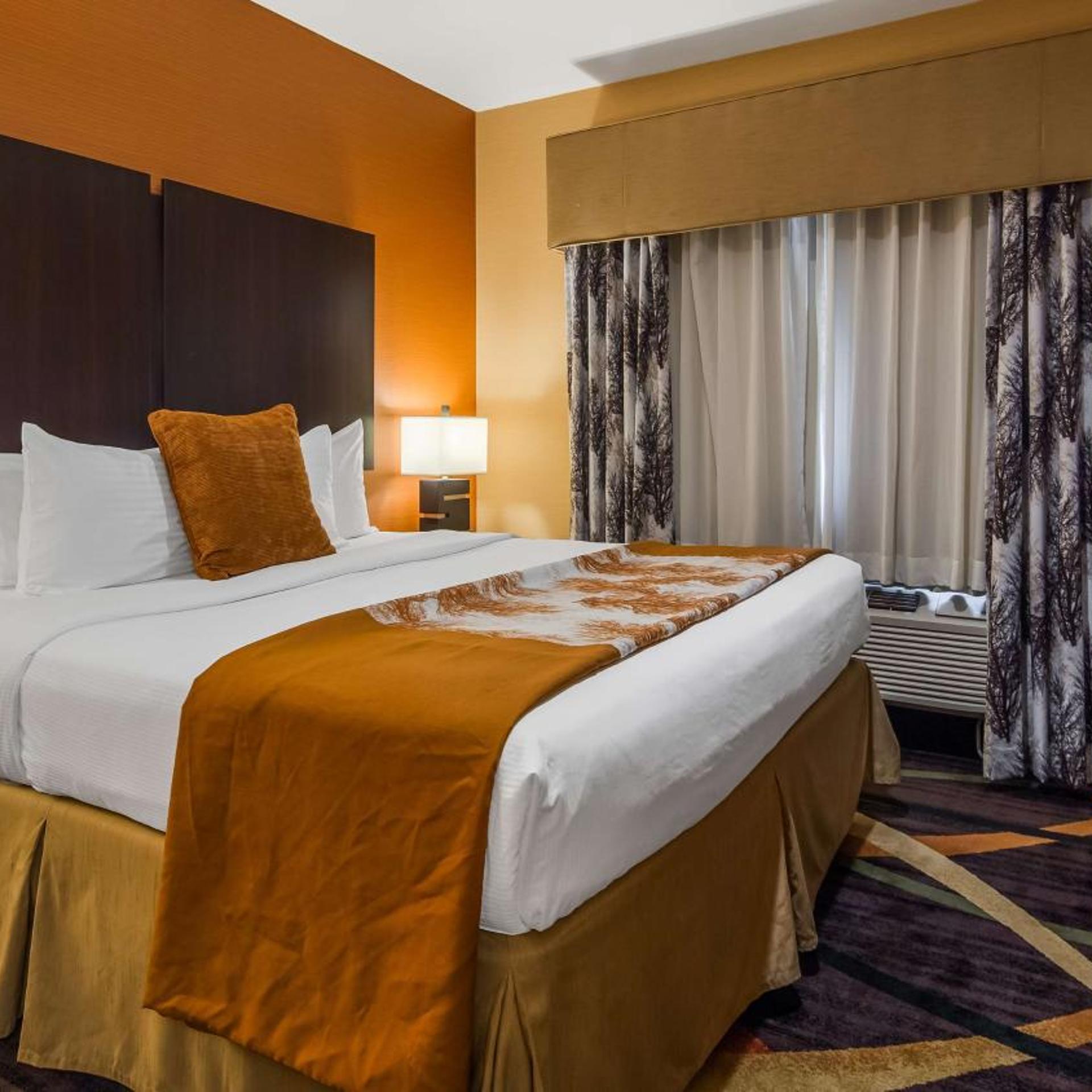 Room, King Bed, Hot Tub