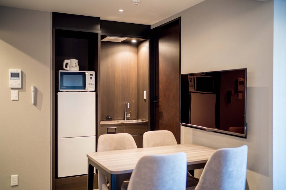 Rinn Sanjo Ohashi East 60/69