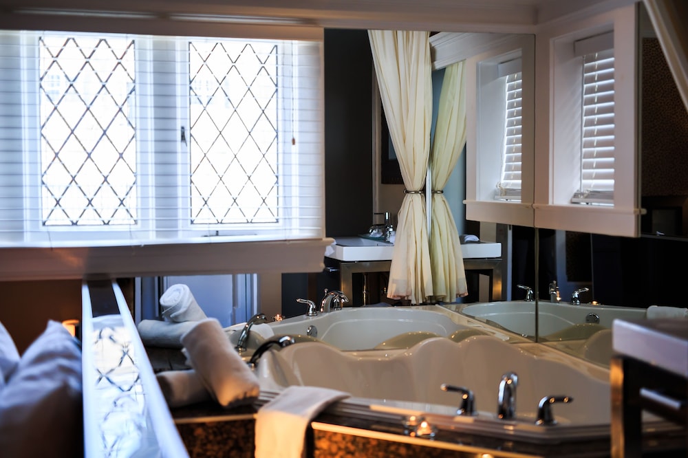 Leaside Manor By The Leaside Group 34/48
