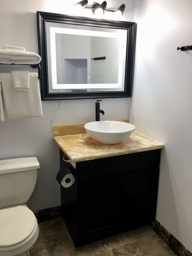 Lake View Suites Yellowstone 38/39