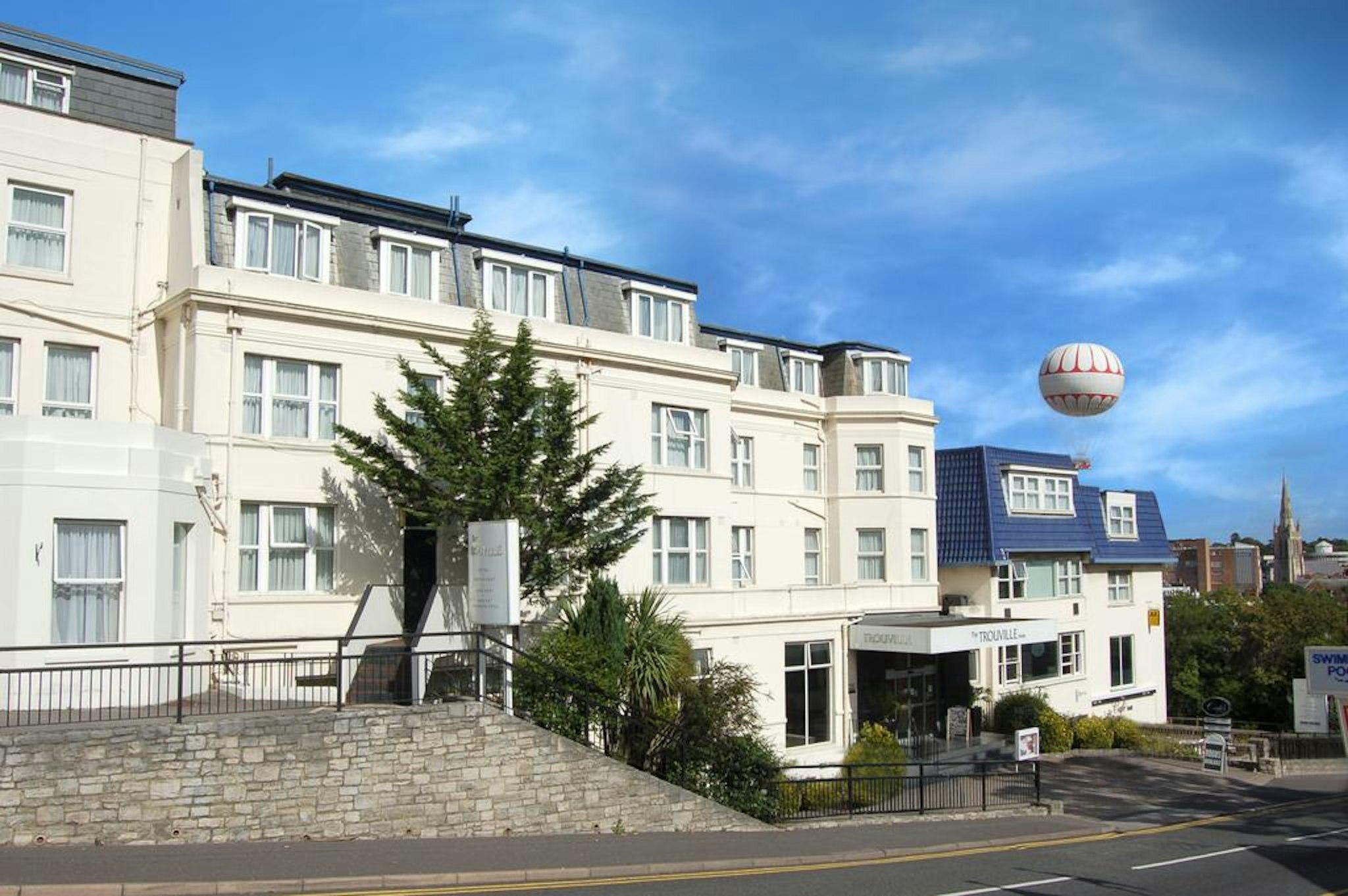 Trouville Hotel 71/76