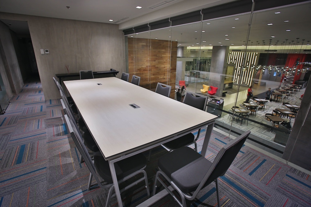B Hotel Quezon City 36/39