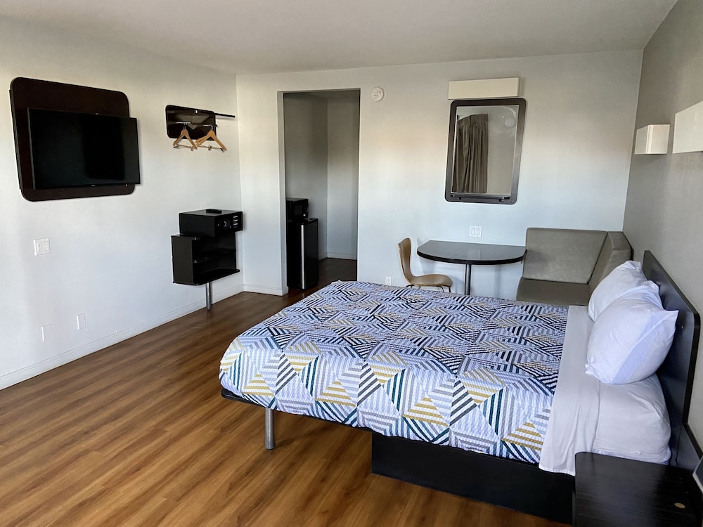 Motel6 Delano, CA 14/38