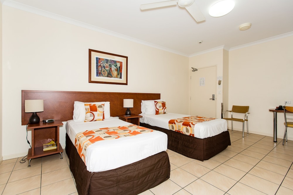 Cairns Queens Court 33/36