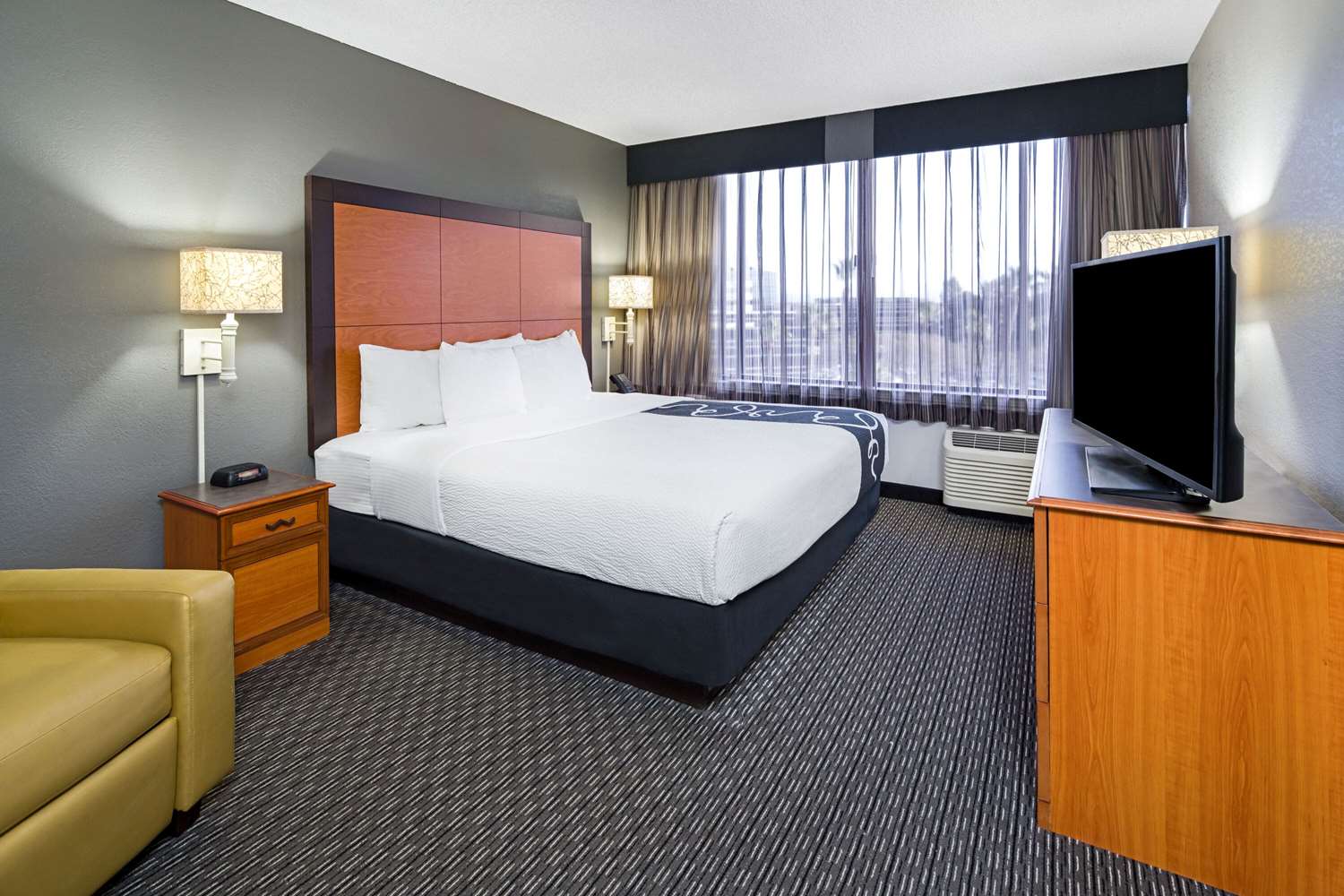 La Quinta Inn & Suites by Wyndham Buena Park 19/44