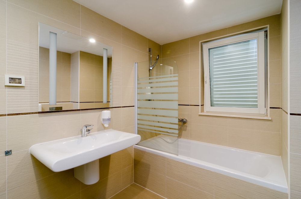 Antonio Luxury Beach Suites 32/35