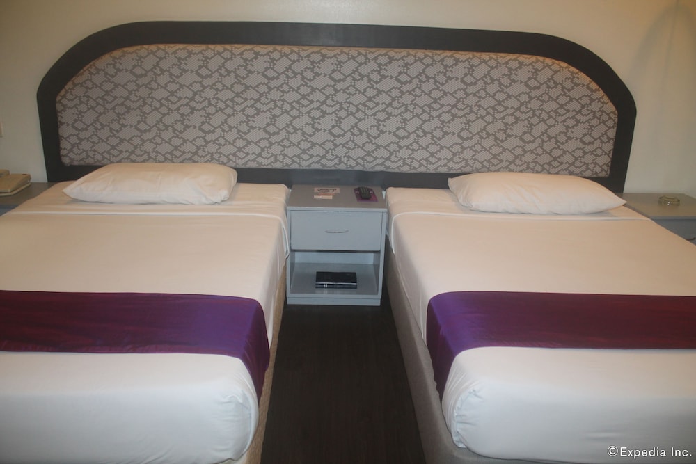 V Hotel 20/35