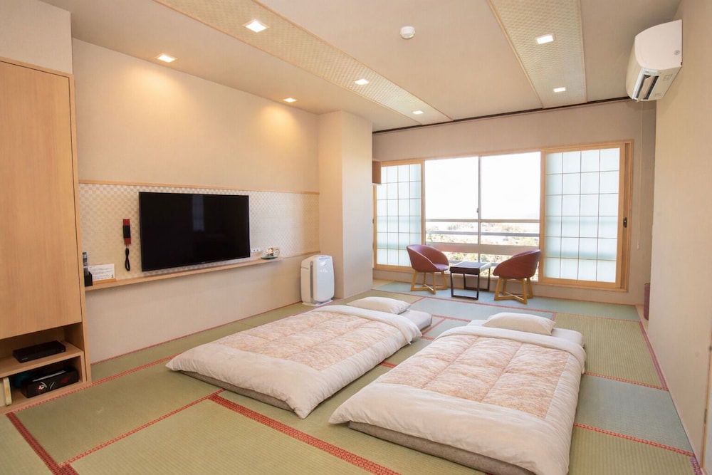 JAPANESE, FUTON BED, MOUNTAIN VIEW