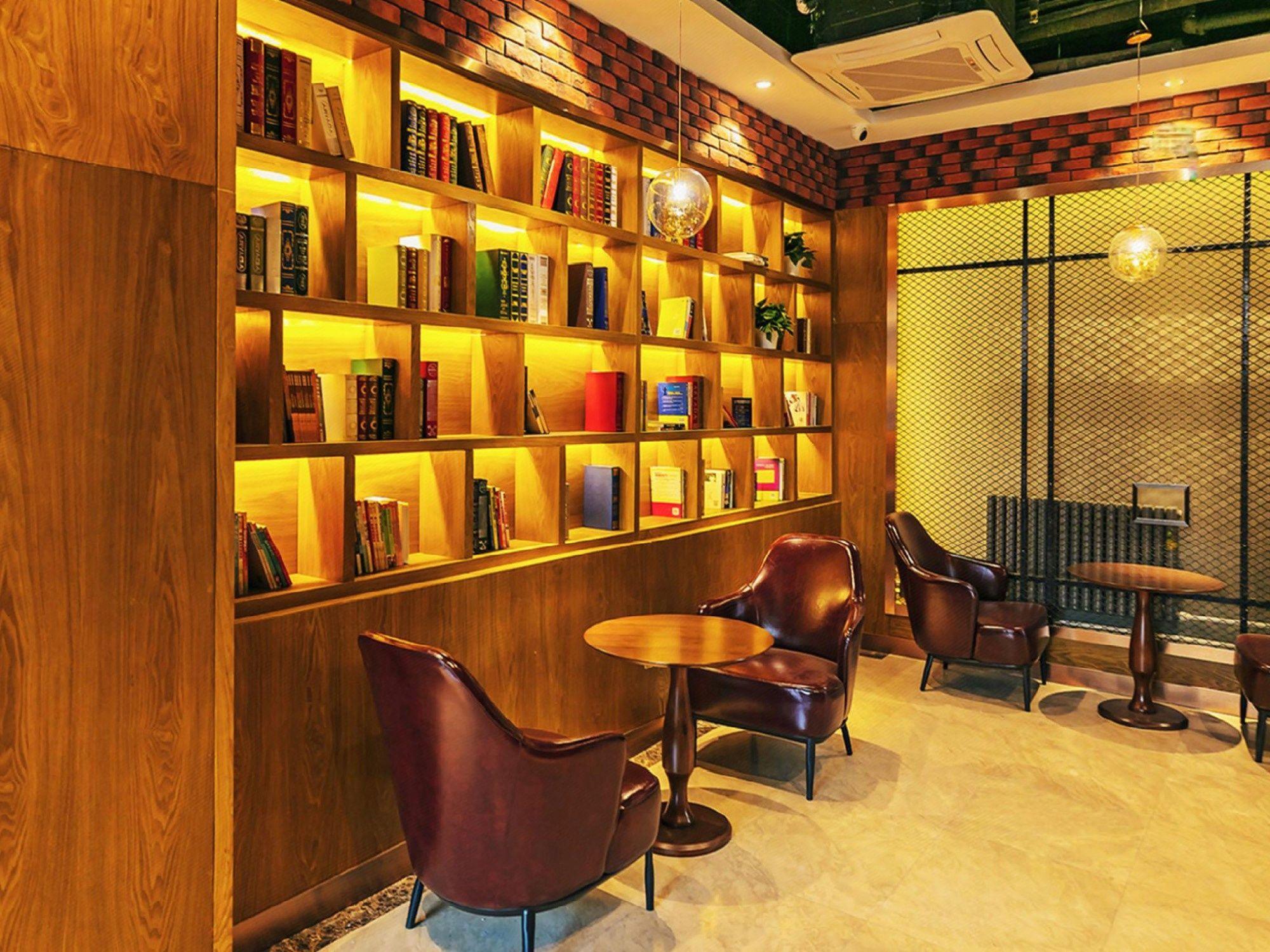 James Joyce Coffetel (Beijing Zhongguancun Renmin University Metro Station) 33/47
