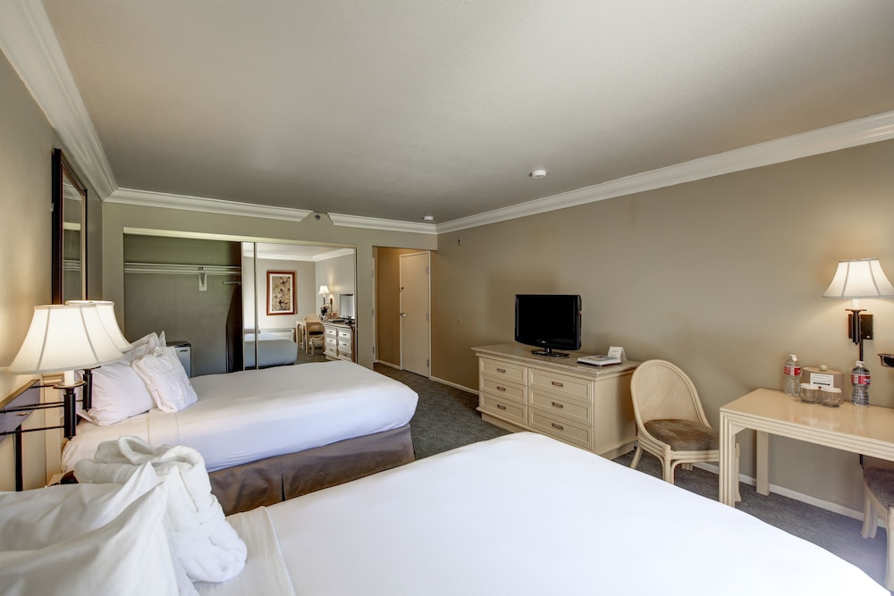 Indian Wells Resort Hotel 16/39
