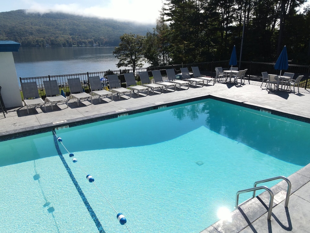 Lakefront Terrace Resort 23/42