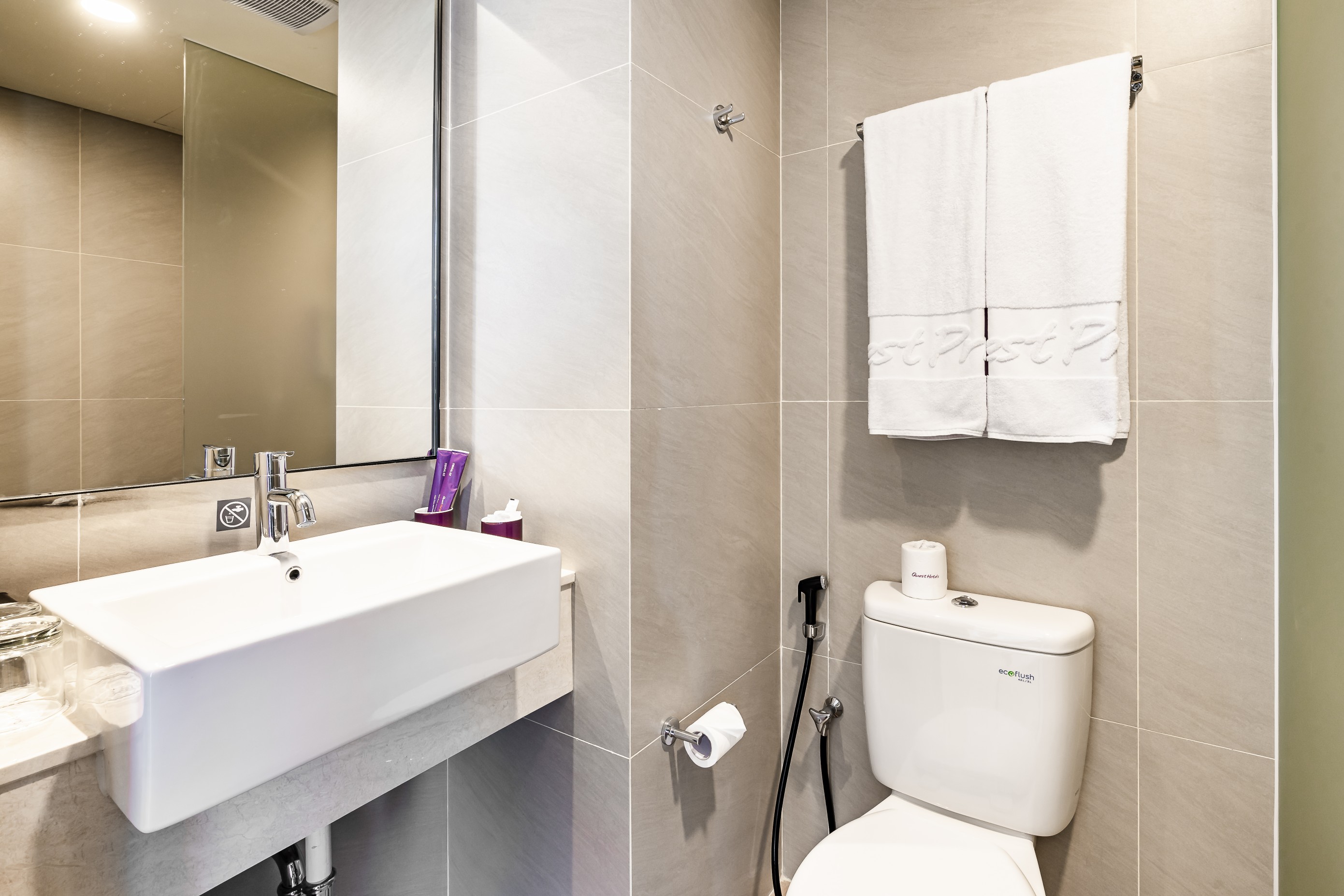 Superior, Twin Beds, Quest Prime Pemuda - Semarang 3/4