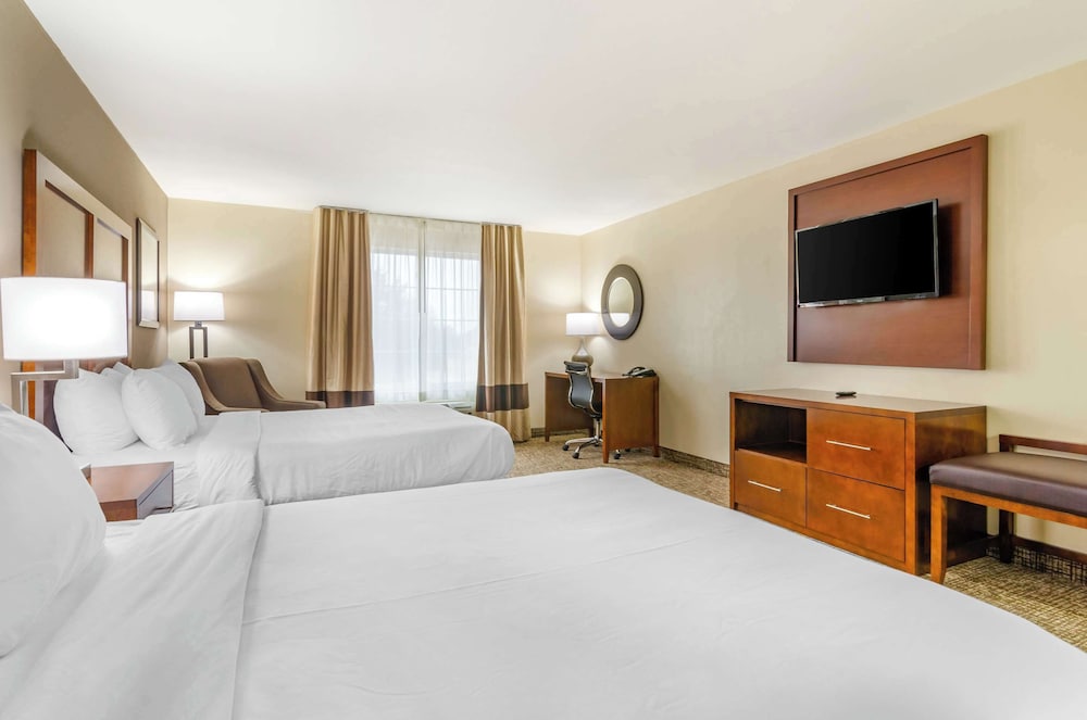 Comfort Inn And Suites 15/32