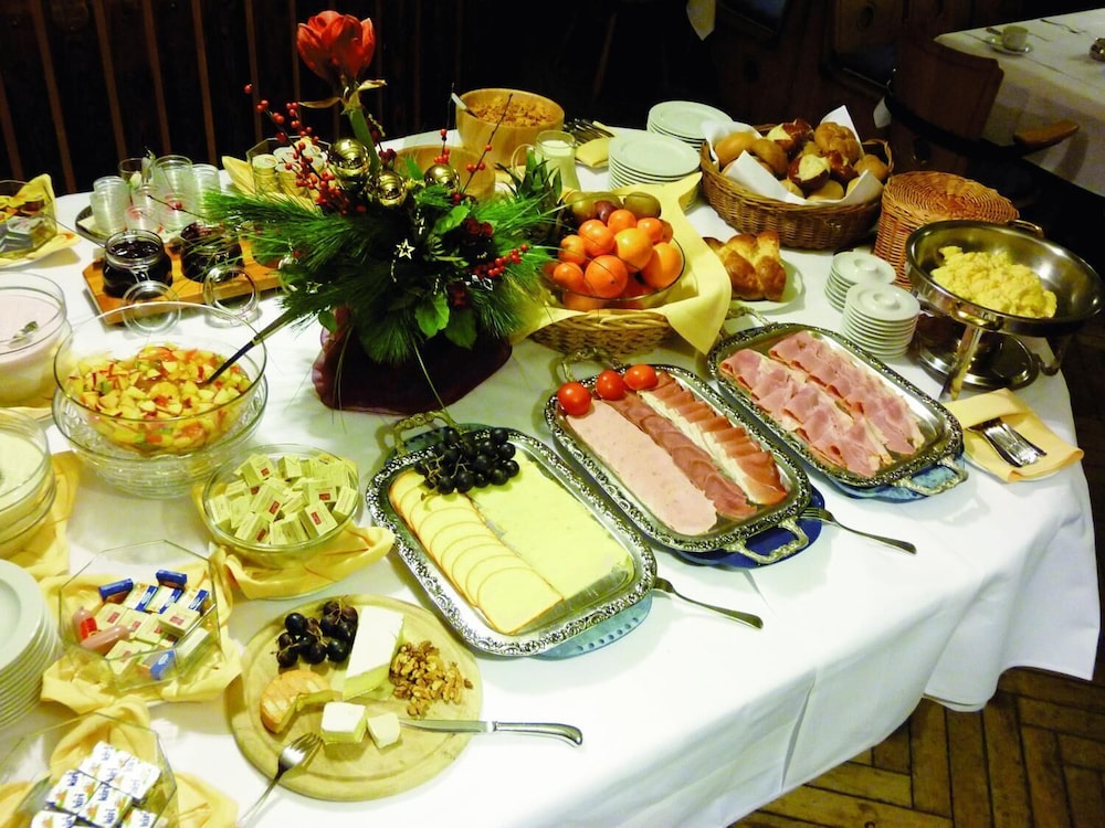 INVITE Hotel Lowen 17/25