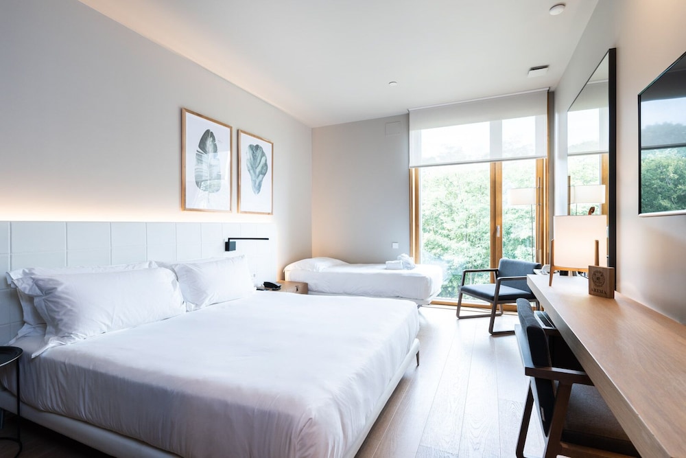 ROOM, TRIPLE
