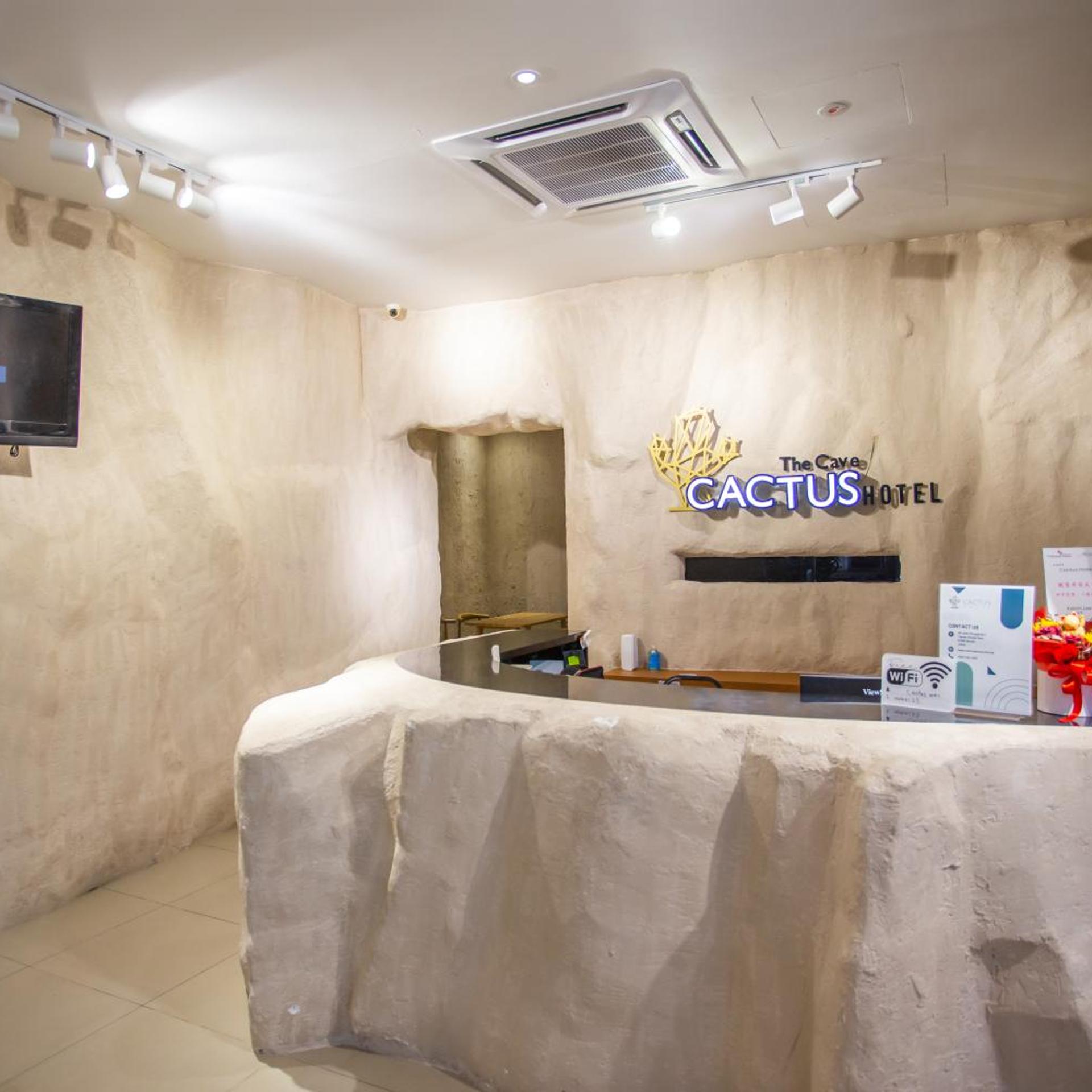 OYO 90028 Ragula Hotel 12/45