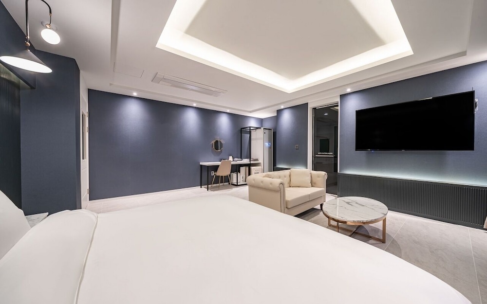 Ava Hotel Songjeong 13/37