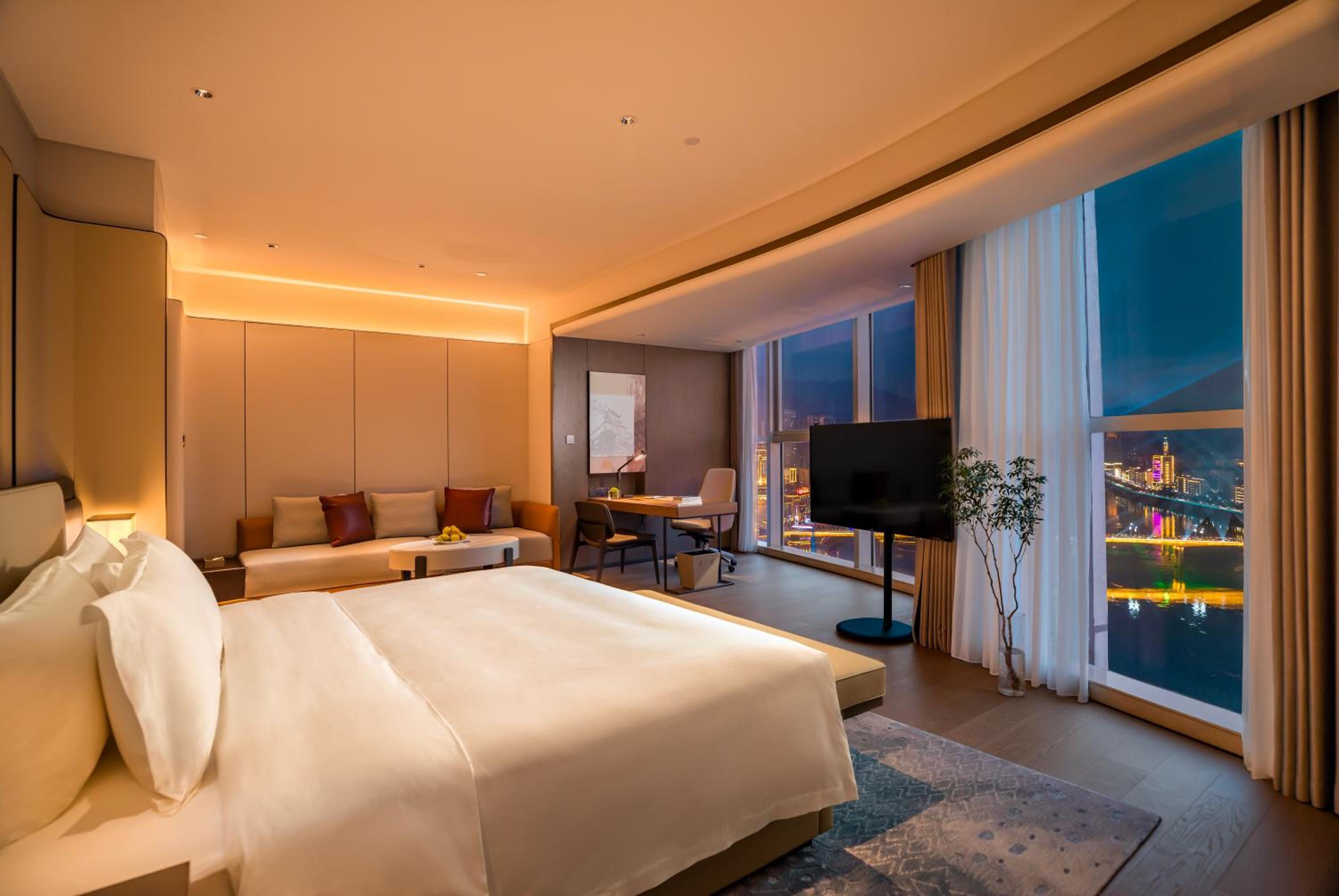 Deluxe, Suite, King Bed, River View