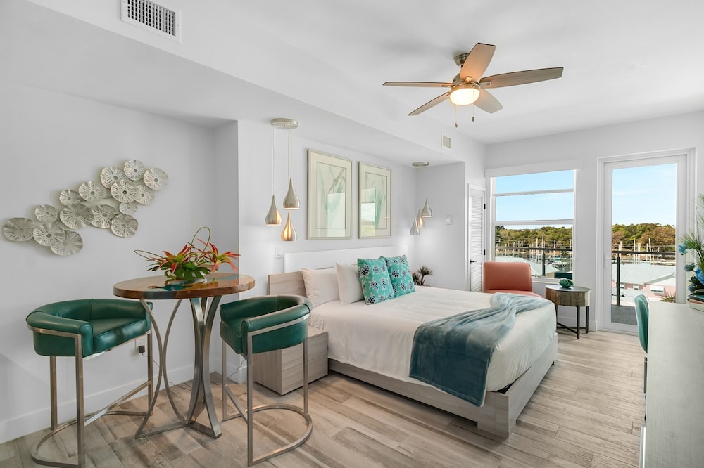 Cape Crossing Resort & Marina 25/68