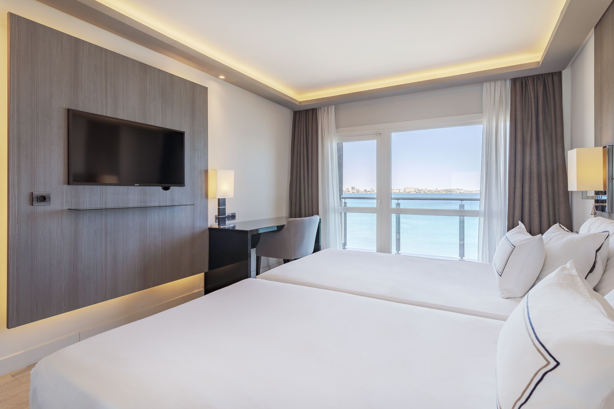 غرفة بريميوم بسريرين منفصلين بإطلالة على البحر، Melia Alicante 6/10