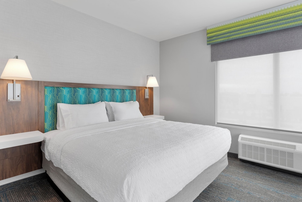 1 Bedroom, End, Suite, King Bed