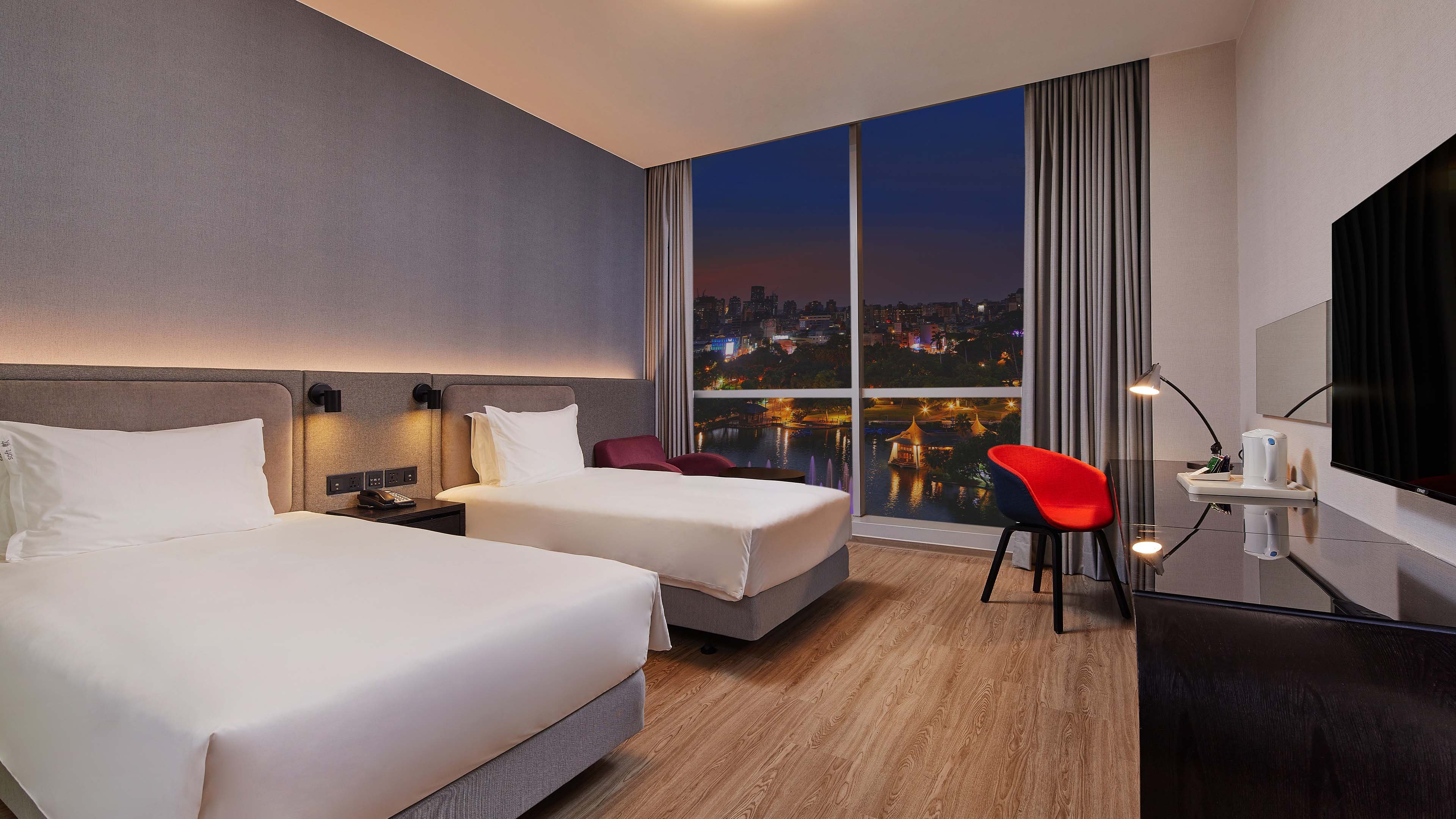 Holiday Inn Express Taichung Park 24/58