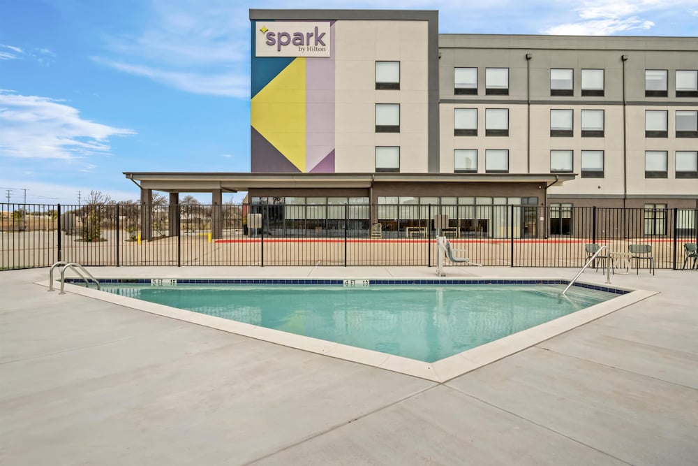 Spark by Hilton Garland Dallas East 38/42