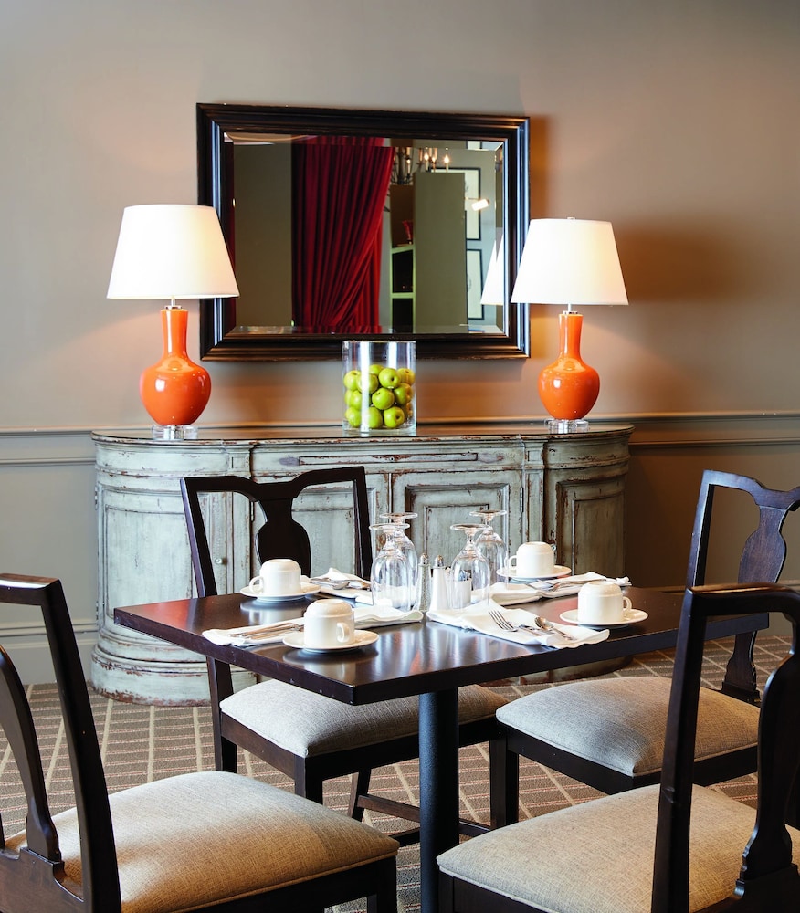 Ethan Allen Hotel 49/65