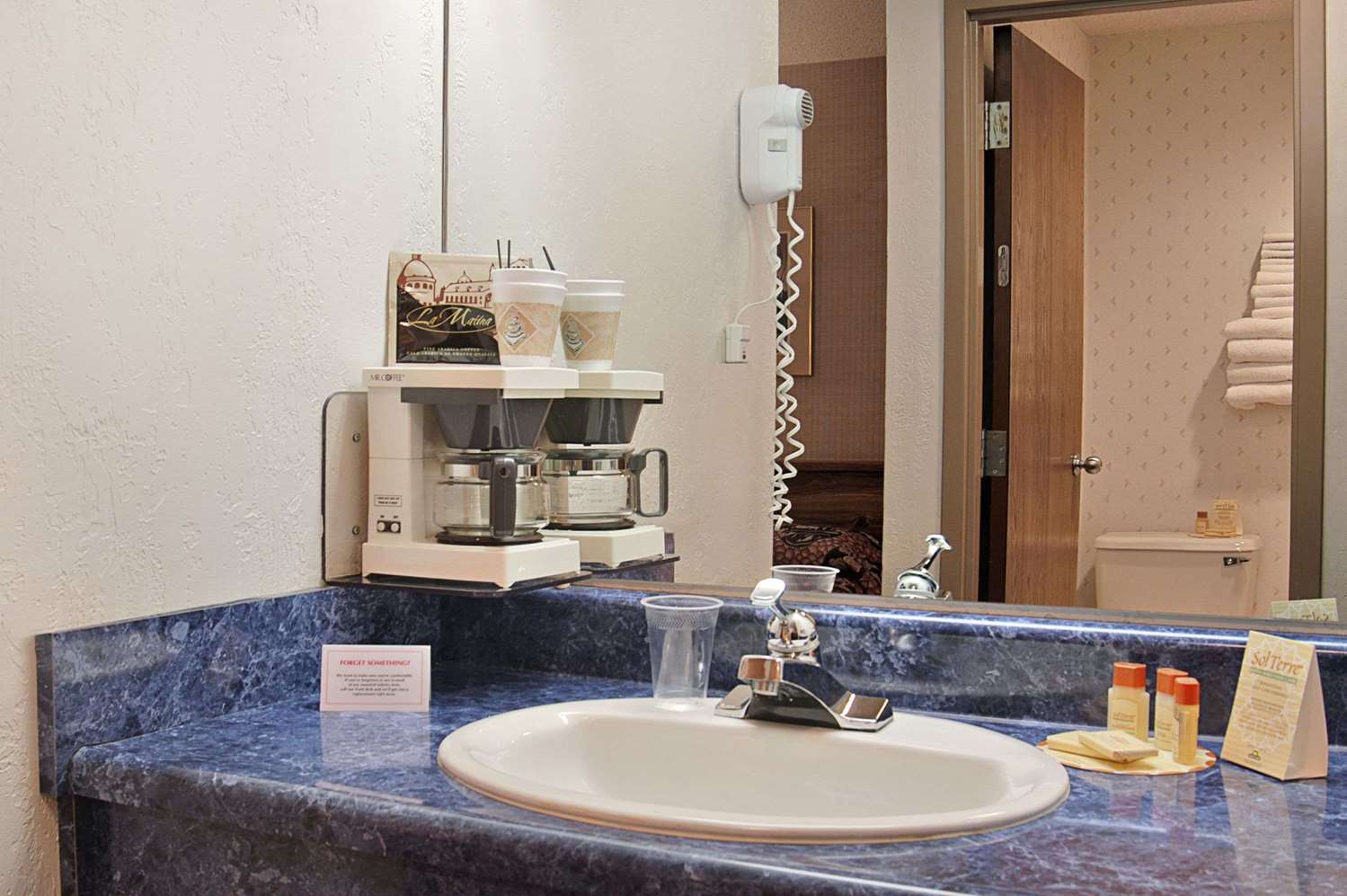 BridgePointe Inn and Suites Council Bluffs 27/29