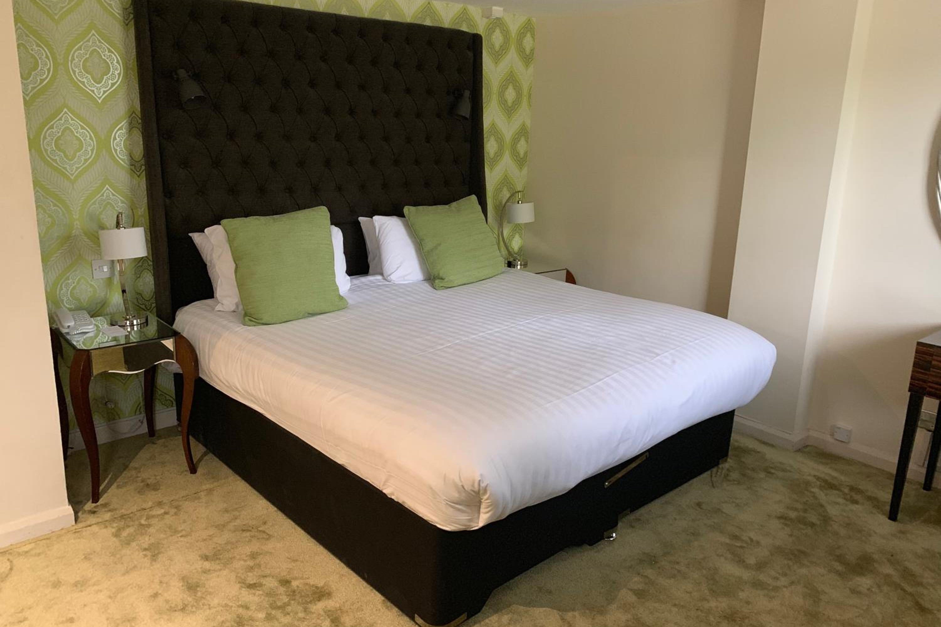 Barons Court Hotel Walsall 6/17