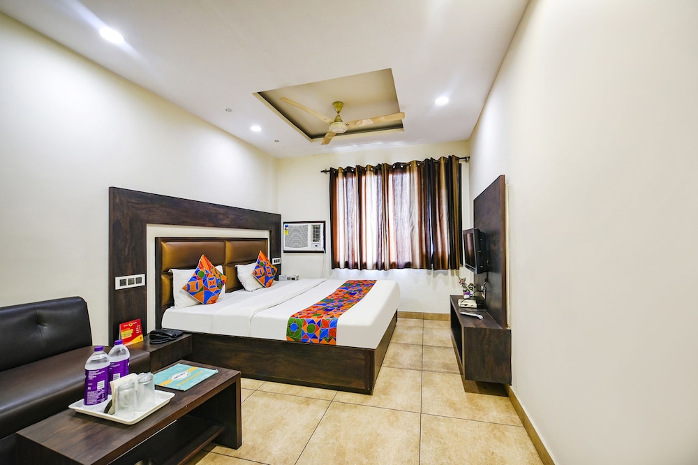 Oyo Rooms Ludhiana Railway Station Clock Tower 28/50