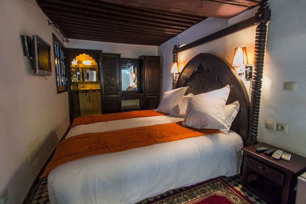 Suite, Queen and Twin Beds