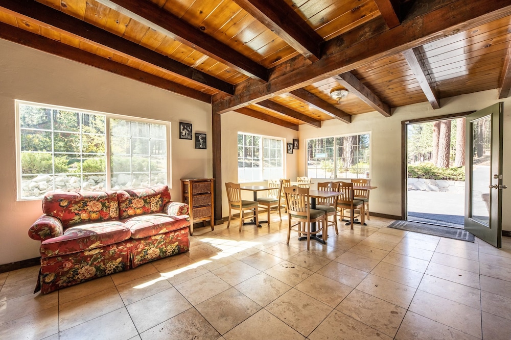 Emerald Bay Lodge 28/40