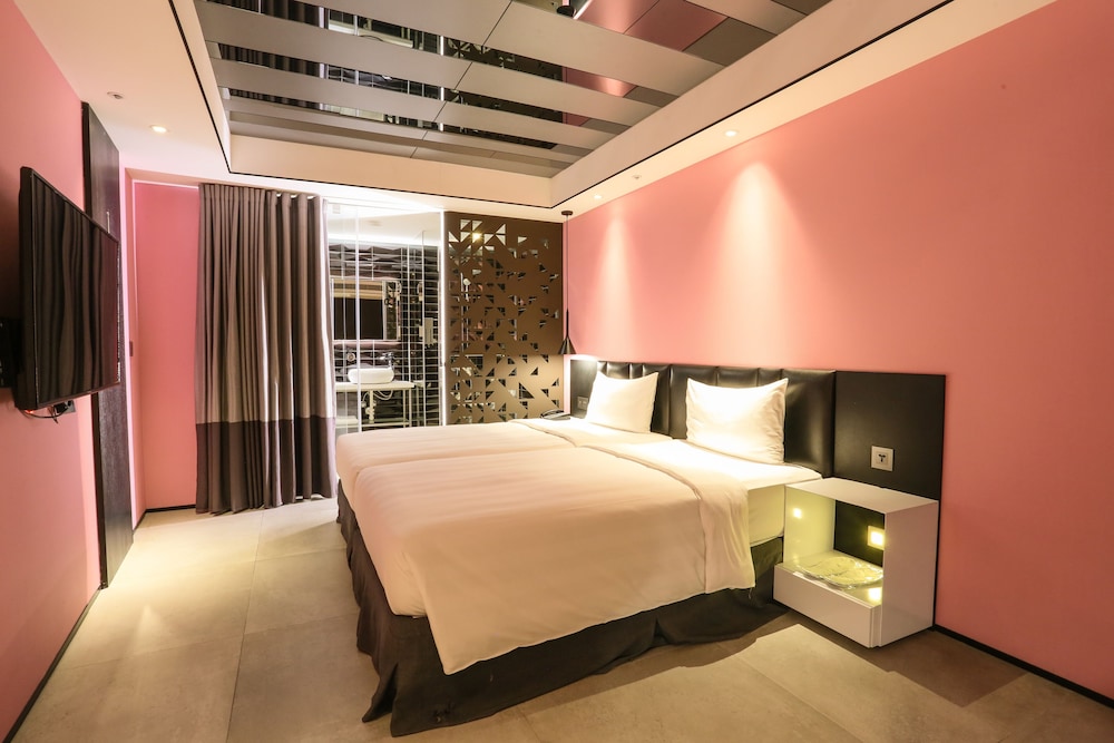 COMFORT, BASEMENT, TWIN BEDS, NO WINDOW