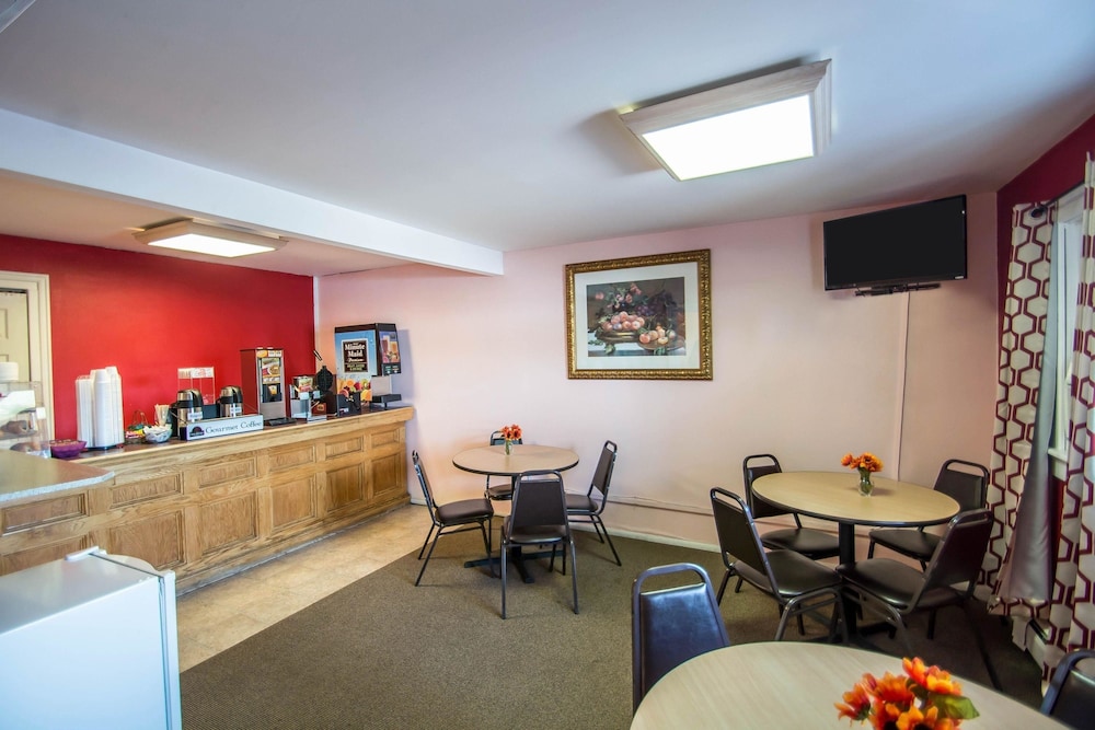 Econo Lodge Hornell 35/41