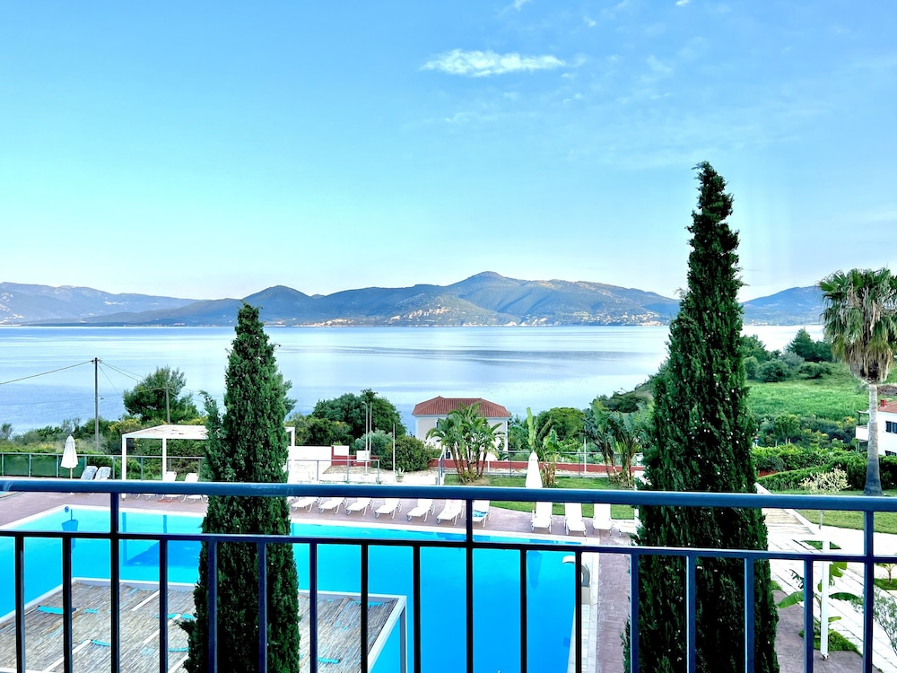 Thalassa Hotel 52/57
