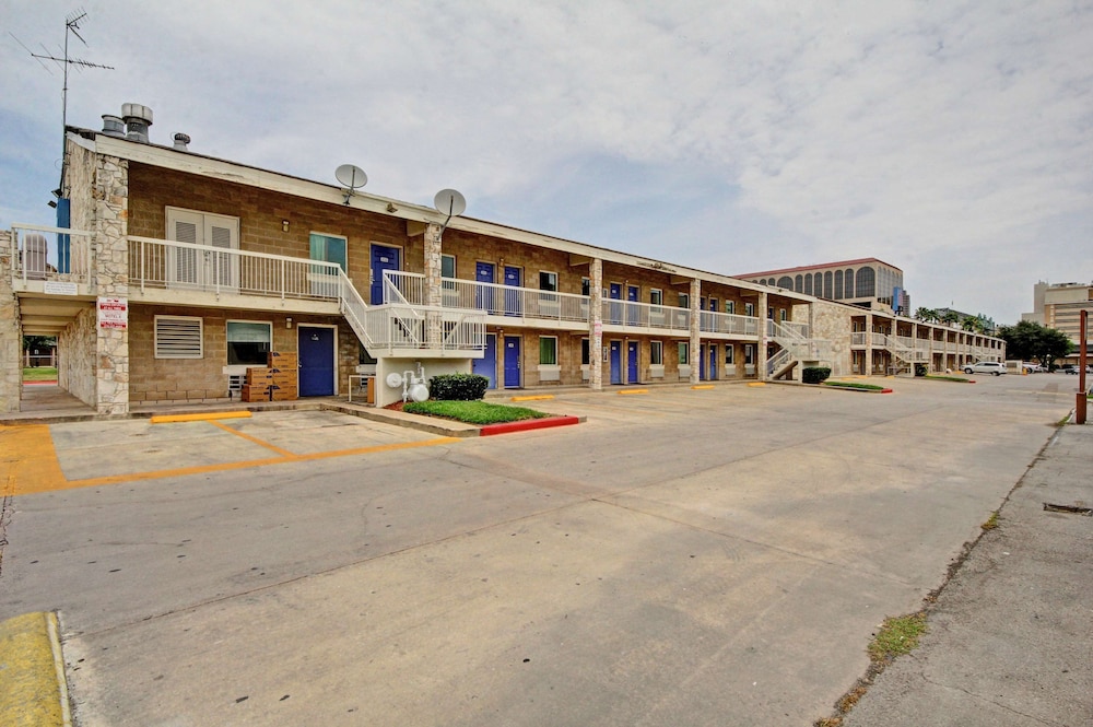 Motel6 San Antonio, TX - Downtown - Market Square 38/44