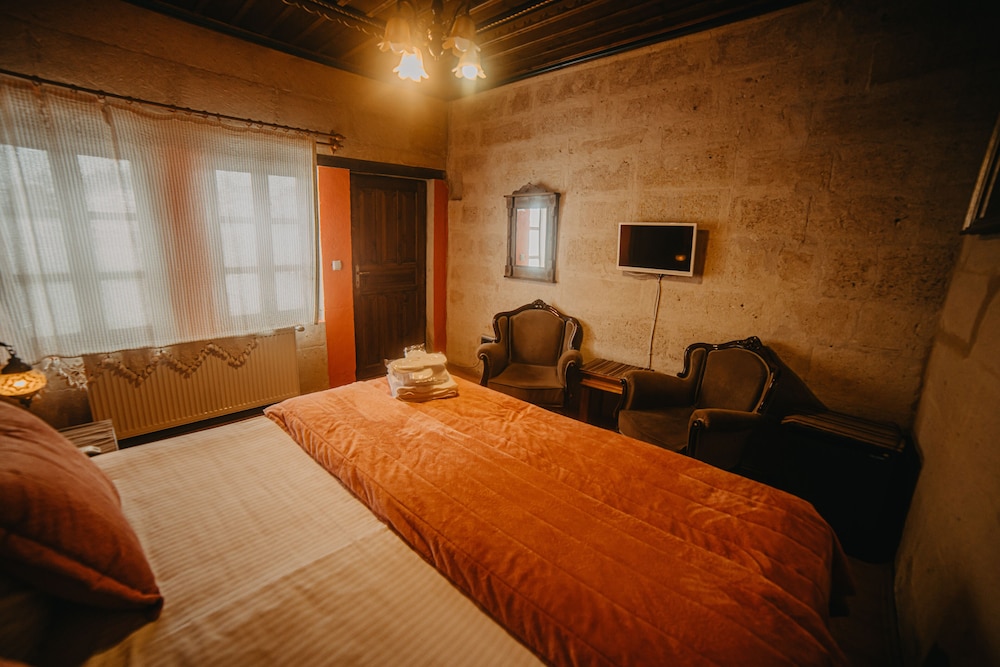 Helios Cave Hotel 10/50