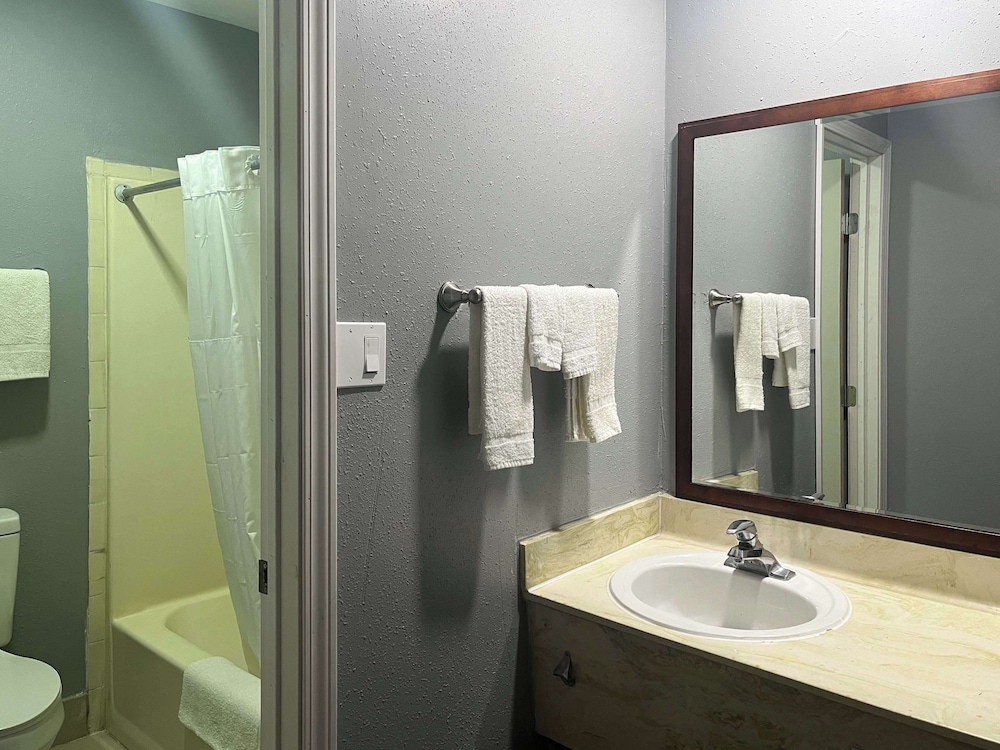 Studio6 Borger, TX – Boom Town 36/36