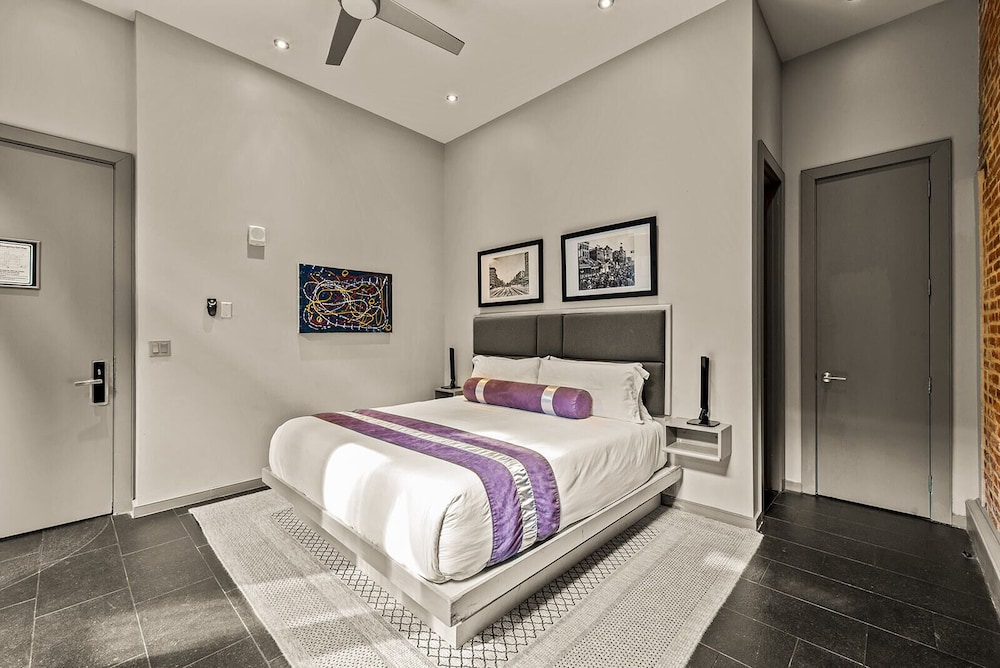 4 BEDROOMS, ELITE, SUITE, POOL ACCESS