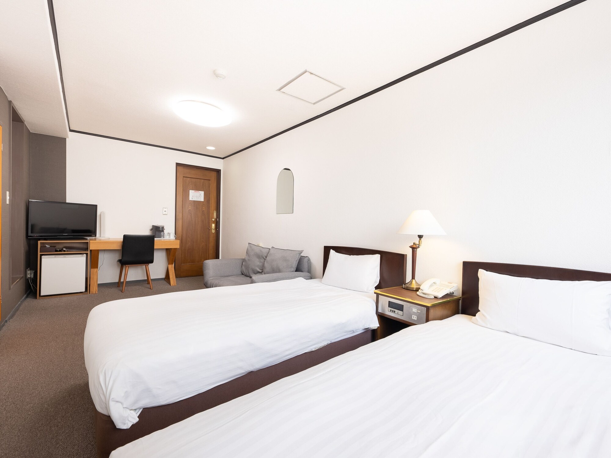 ROOM, TWIN BEDS, SMOKING