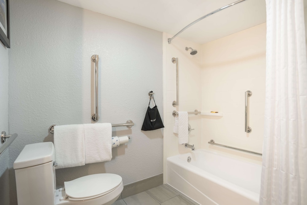Best Western Plus Mobile Inn and Suites 24/24