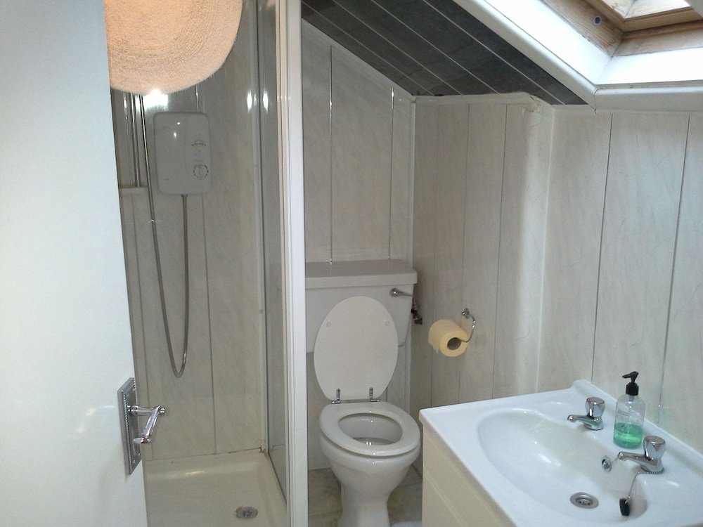 Trentham Private Hotel 38/50