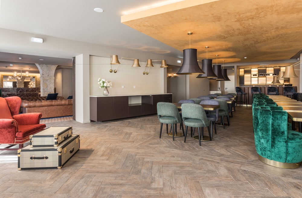 Lobby at Dorma Almada, PORTO