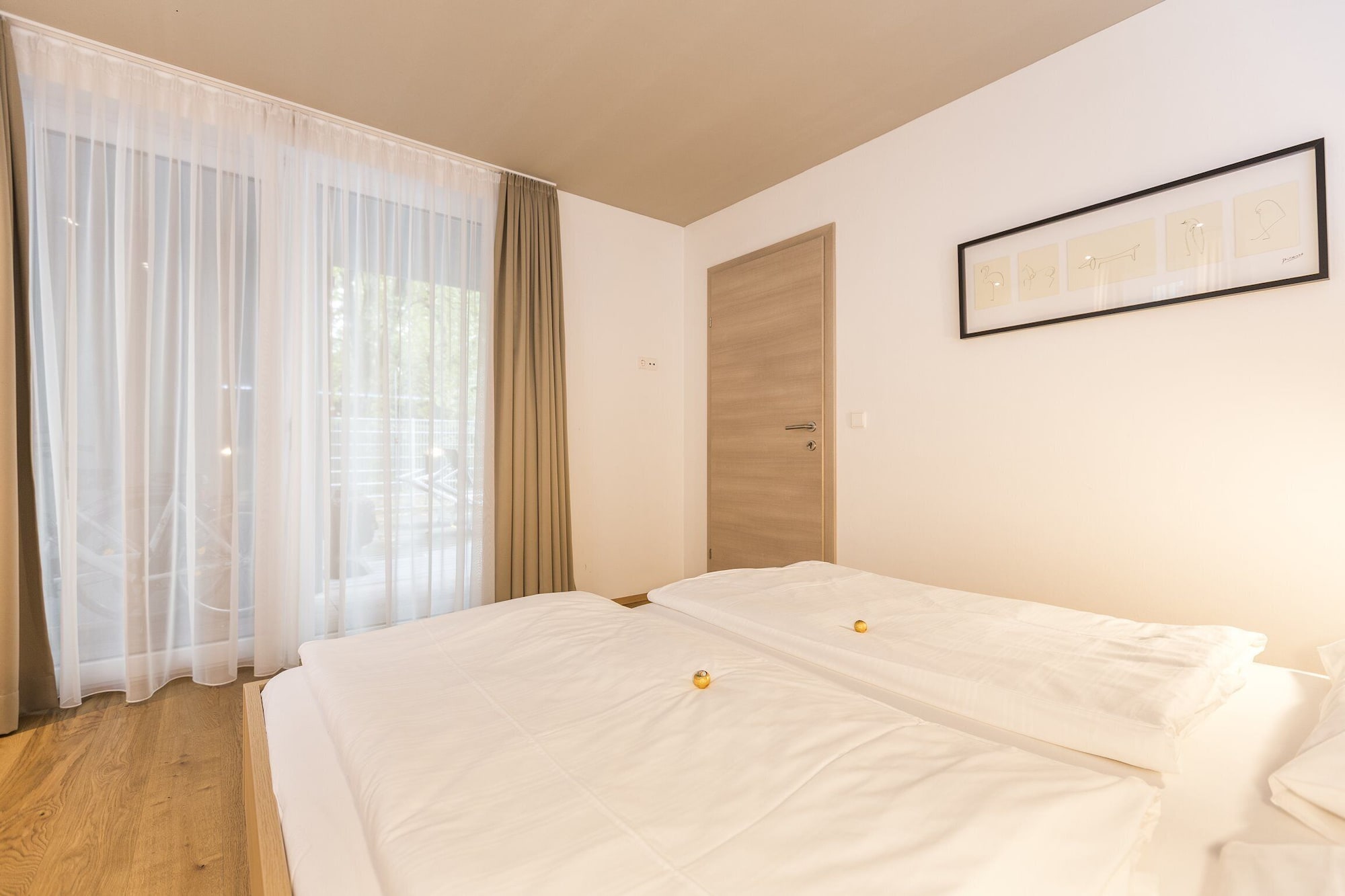 SUNNY, DELUXE, SUITE, APARTMENT