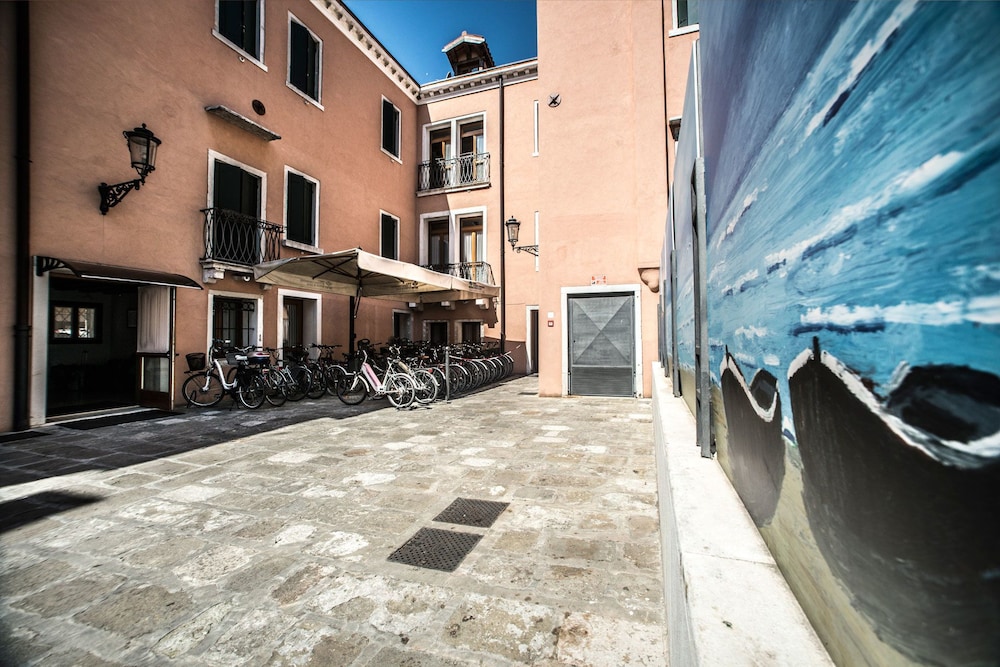 Domus Clugiae 33/41