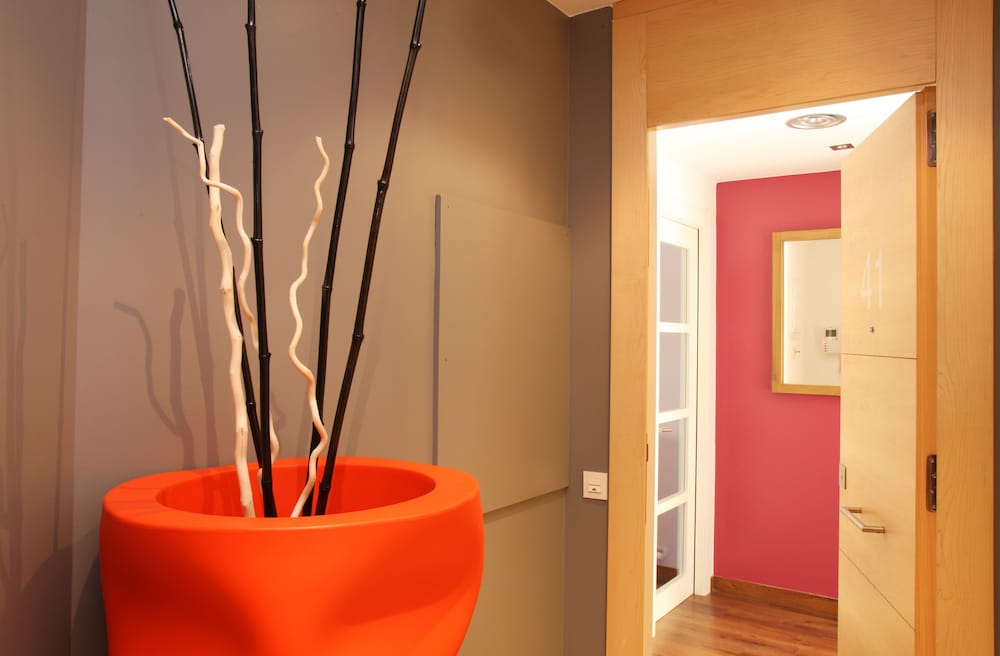 MH Apartments Suites 18/27