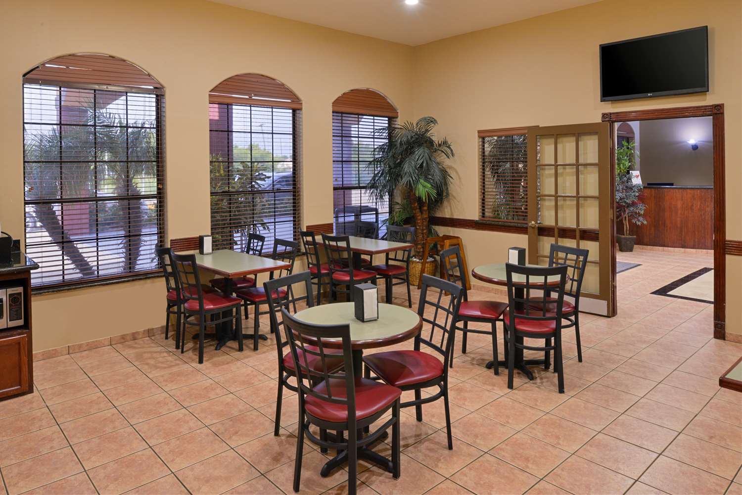 Americas Best Value Inn And Suites San Benito 30/37